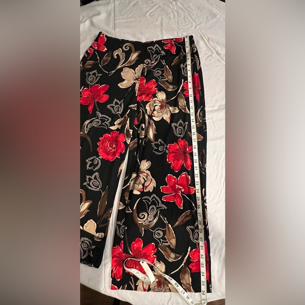 Chico’s Travelers Floral Wide Leg Cropped Pants - Wrinkle Resistant- Size 3 - Picture 8 of 8